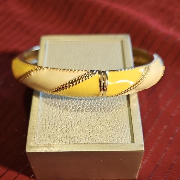 7 Assorted Colorful Bracelets/Bangles - Picture 4 of 8